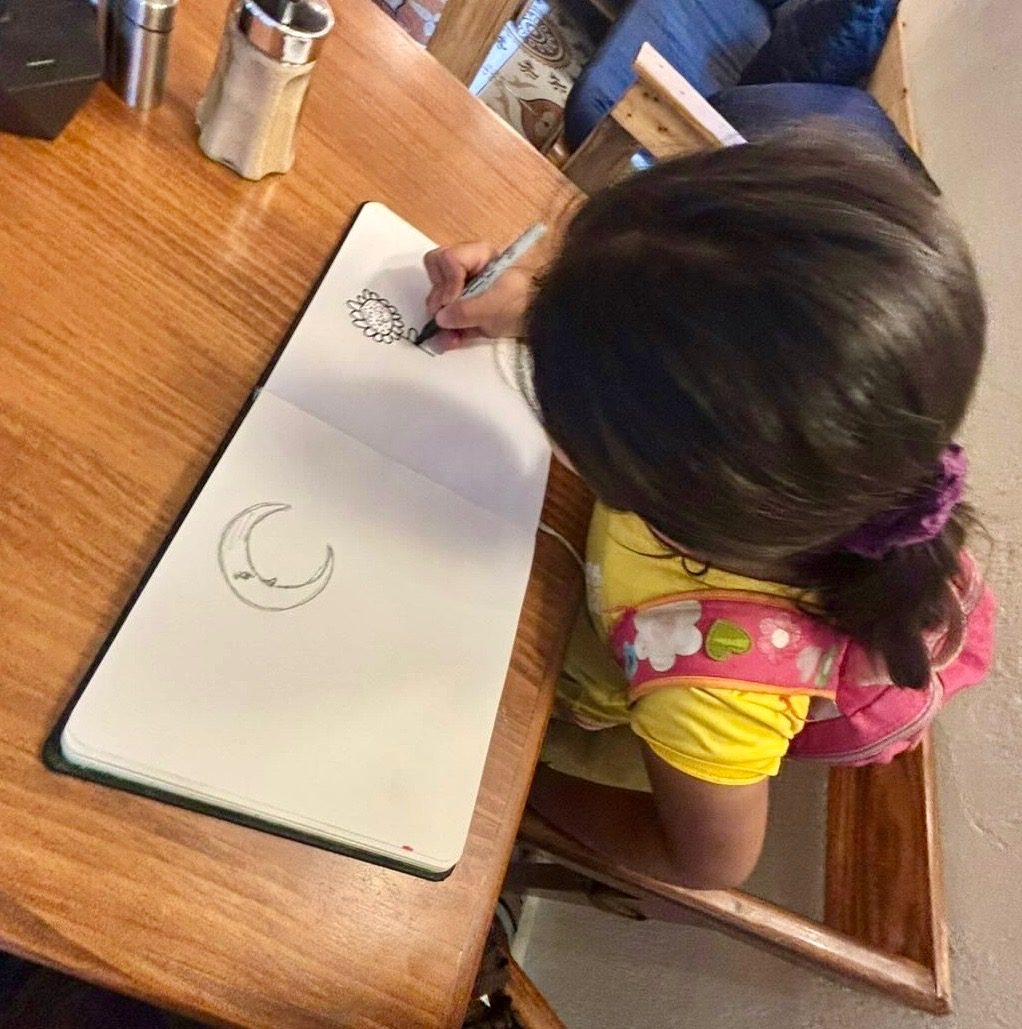 A child drawing a flower at Espiral